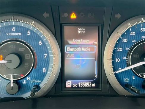 Used 2015 Toyota Sienna XLE w/ XLE Navigation Package FWD image 27