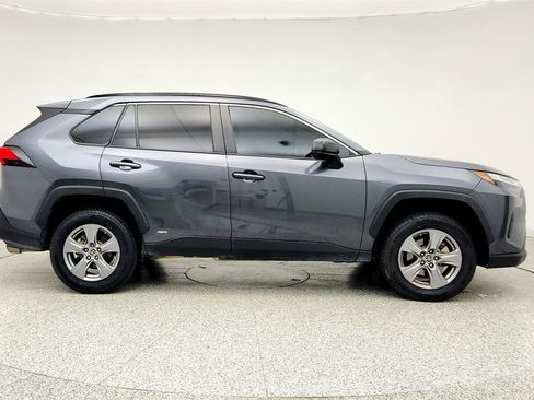 Used 2023 Toyota RAV4 LE AWD/4WD image 4