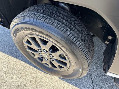 Used 2025 Toyota 4Runner SR5 image 33