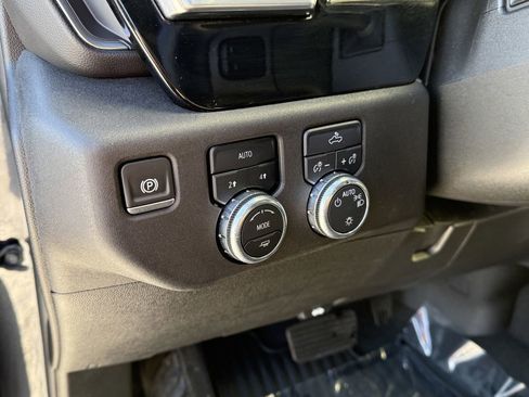 Used 2024 GMC Sierra 1500 SLE image 17