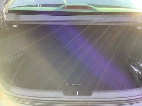 Used 2025 Hyundai Elantra SEL image 11