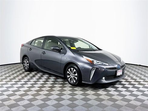 Used 2022 Toyota Prius XLE image 10