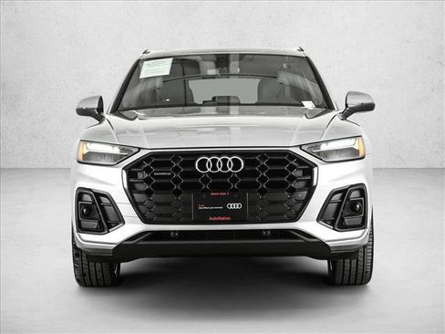 Certified 2025 Audi Q5 2.0T Premium w/ Convenience Plus Package image 2