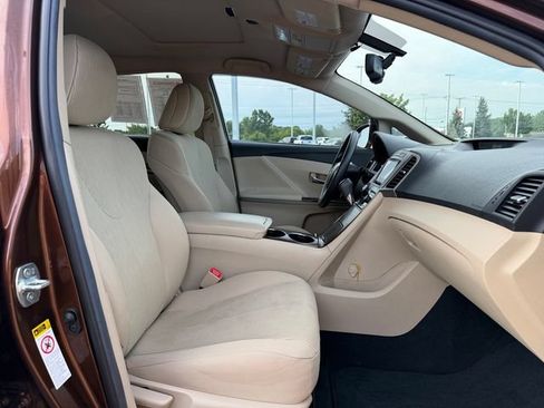 Used 2013 Toyota Venza LE FWD image 18