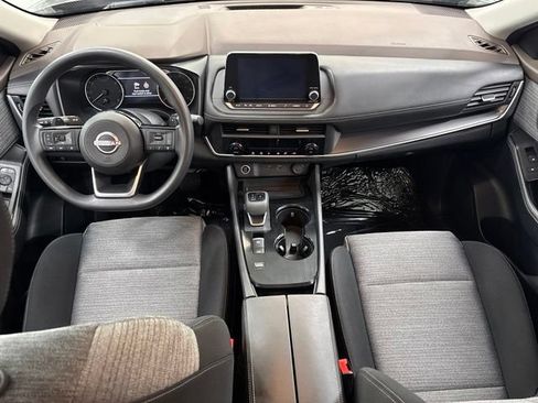 Used 2023 Nissan Rogue SV FWD image 2
