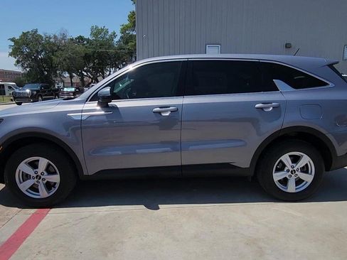 Used 2022 Kia Sorento LX AWD/4WD image 5