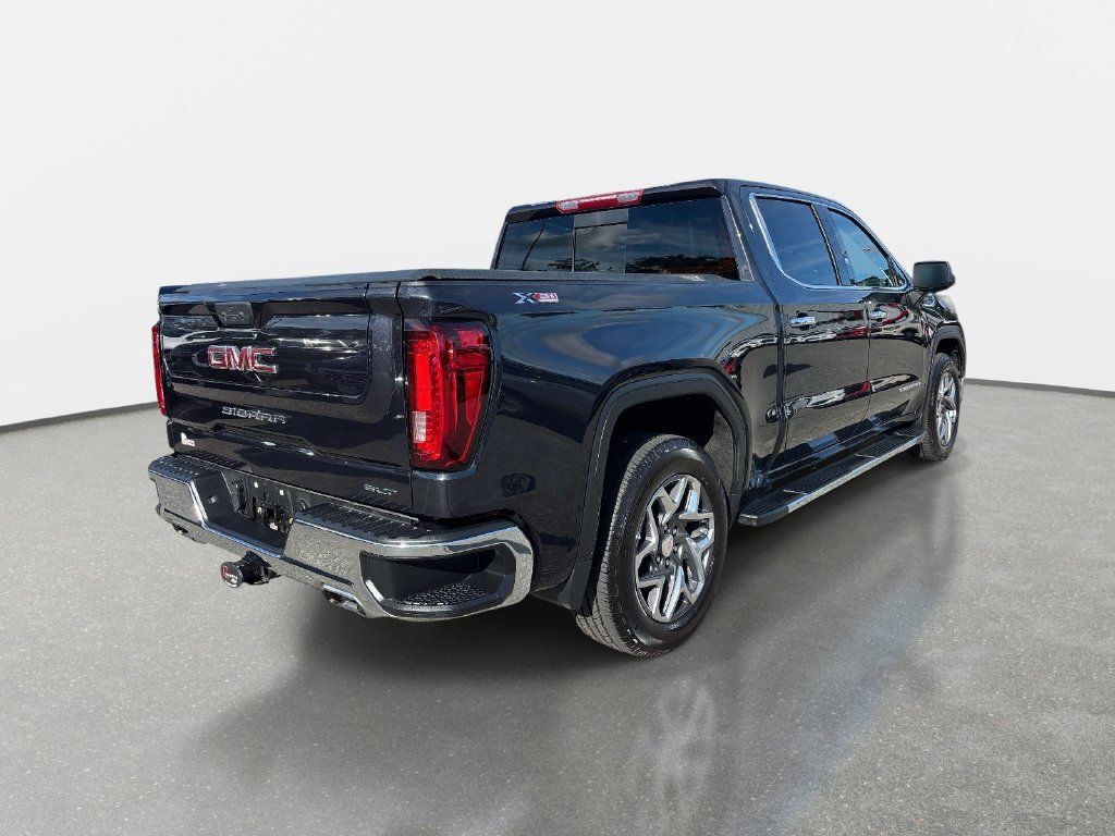 Used 2023 GMC Sierra 1500 SLT w/ SLT Premium Package AWD/4WD image 4