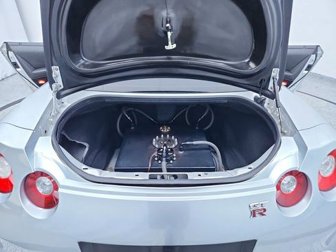 Used 2010 Nissan GT-R Premium image 27