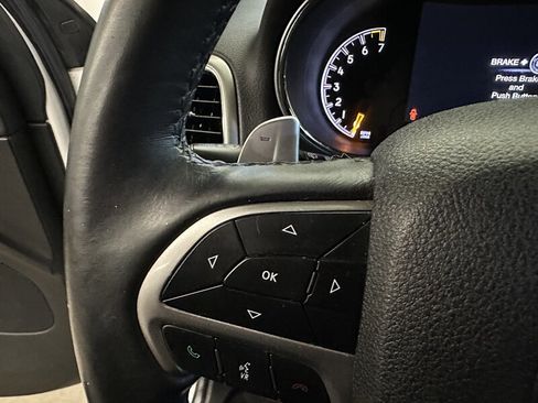 Used 2017 Jeep Grand Cherokee Altitude image 30