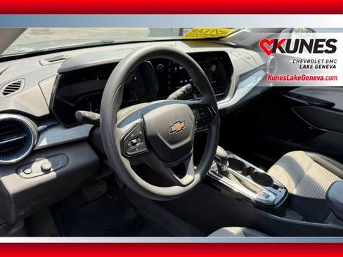 Used 2024 Chevrolet Trax LT FWD image 16
