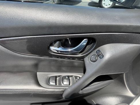 Used 2017 Nissan Rogue S FWD image 9