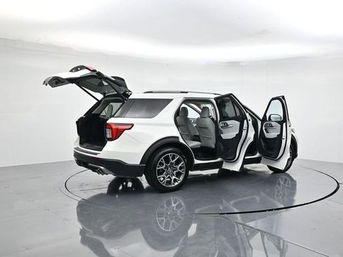 Certified 2025 Ford Explorer Platinum w/ Ultimate Package image 47
