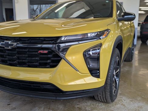 Used 2024 Chevrolet Trax RS w/ Driver Confidence Package image 8