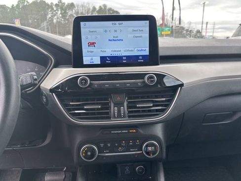Used 2020 Ford Escape SE image 25