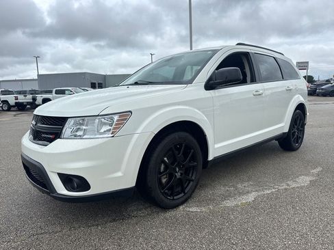 Used 2019 Dodge Journey SE FWD image 2