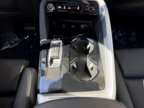 Used 2025 Audi Q5 Premium Plus w/ Premium Plus image 23