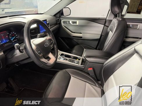 Used 2023 Ford Explorer XLT w/ Equipment Group 202A AWD/4WD image 11