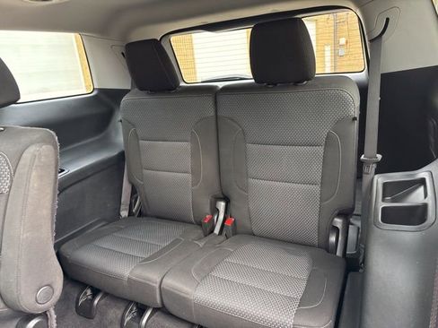 Used 2021 GMC Acadia SLE w/ Driver Convenience Package image 17