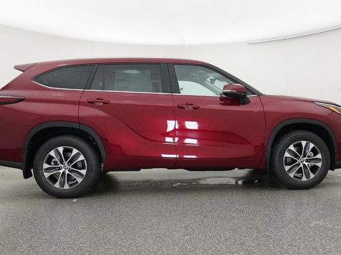 New 2026 Toyota Highlander XLE image 48
