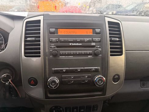 Used 2012 Nissan Frontier SL w/ Moonroof Pkg image 21