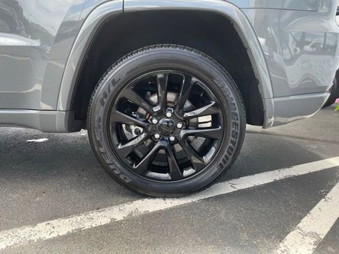 Used 2021 Jeep Grand Cherokee Laredo X AWD/4WD image 33