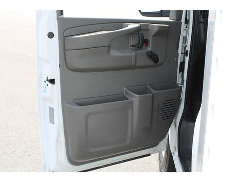 Used 2015 Chevrolet Express 3500 RWD image 7