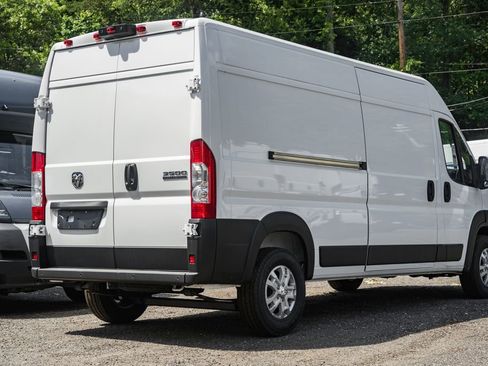New 2025 RAM ProMaster 3500 w/ Quick Order Package 22G SLT image 4