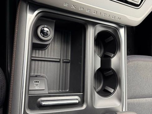 New 2025 Ford Expedition Active image 41