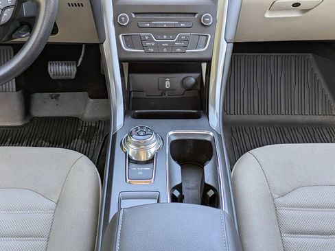 Used 2018 Ford Fusion SE w/ Fusion SE Technology Package image 17