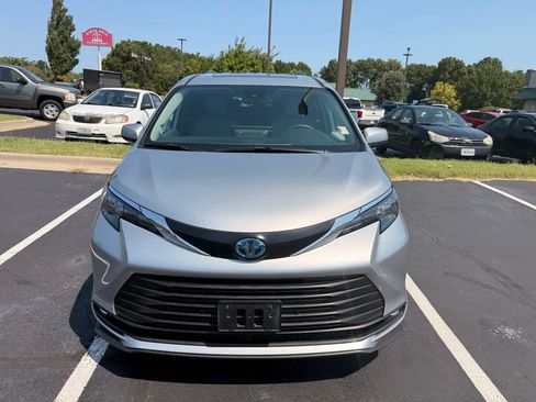 Certified 2025 Toyota Sienna XLE w/ XLE Plus Package AWD/4WD image 2