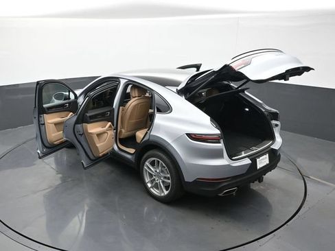 Certified 2023 Porsche Cayenne Coupe AWD/4WD image 29