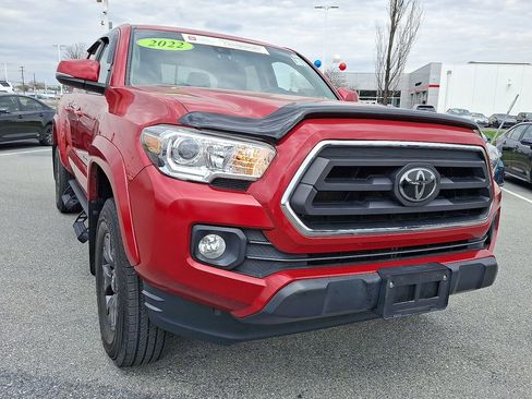 Used 2022 Toyota Tacoma SR5 w/ Technology Package RWD image 2