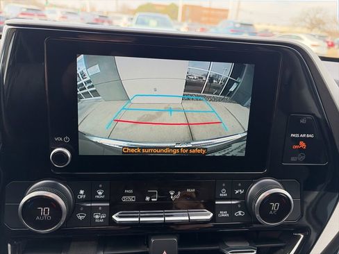 Used 2023 Toyota Highlander LE image 19