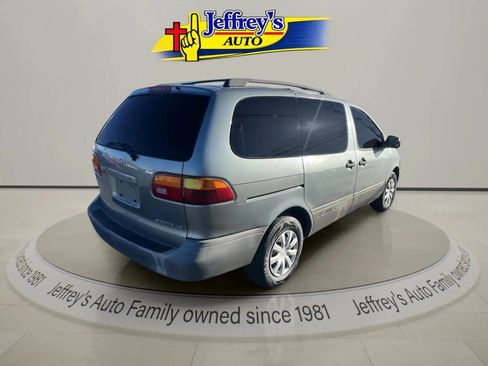 Used 2000 Toyota Sienna LE image 6