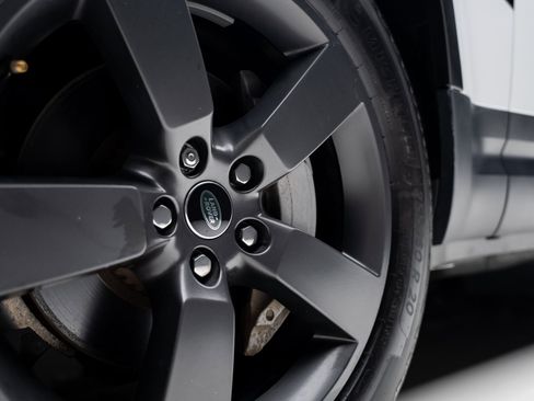 Used 2023 Land Rover Defender 130 SE image 23