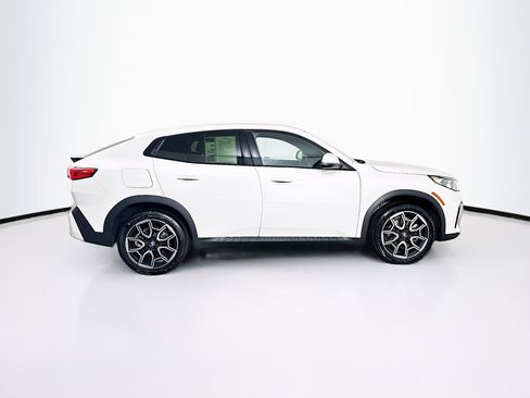 Used 2025 BMW X2 xDrive28i image 10