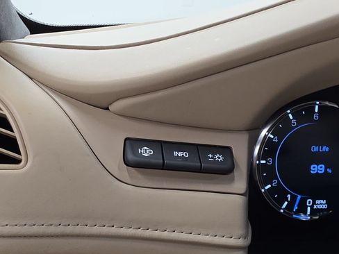 Used 2018 Cadillac Escalade Platinum AWD/4WD image 34