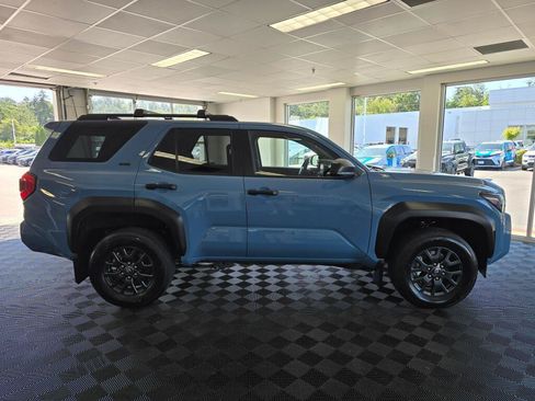 Used 2025 Toyota 4Runner SR5 AWD/4WD image 2