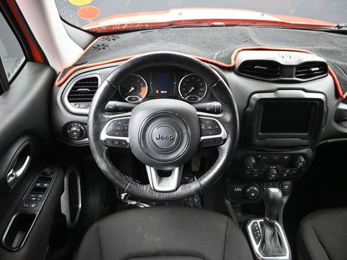 Used 2018 Jeep Renegade Latitude w/ Cold Weather Group image 23