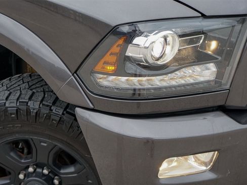 Used 2018 RAM 2500 Laramie w/ Sport Appearance Group AWD/4WD image 3