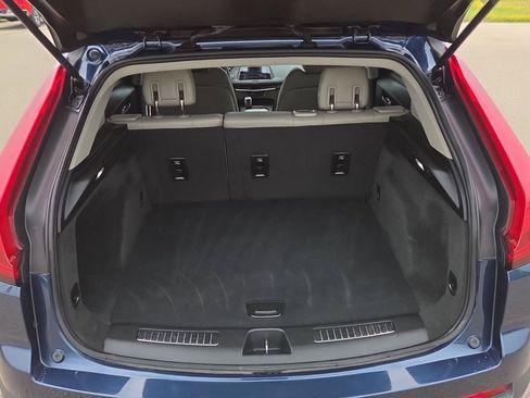 Used 2019 Cadillac XT4 Luxury w/ Trailering Package FWD image 6