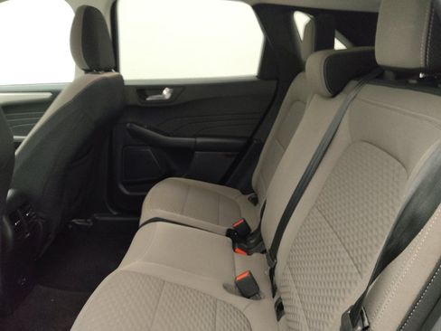 Used 2021 Ford Escape SE image 18