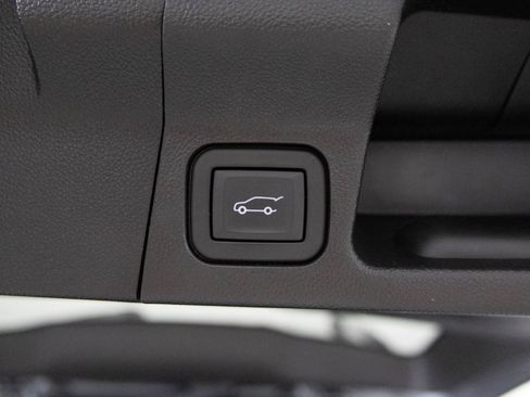 Certified 2023 GMC Acadia SLE w/ Driver Convenience Package image 39