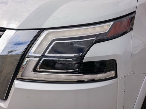Used 2022 Nissan Armada SL w/ Captain's Chairs Package image 10