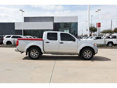 Used 2021 Nissan Frontier SV image 7