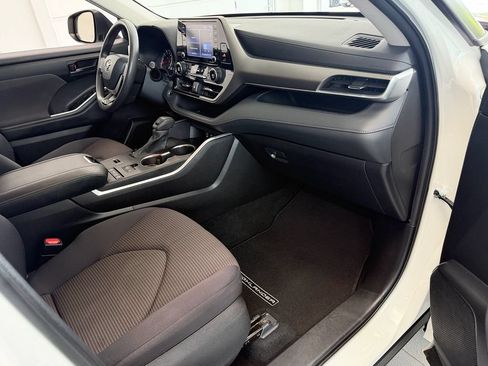Used 2022 Toyota Highlander L FWD image 17