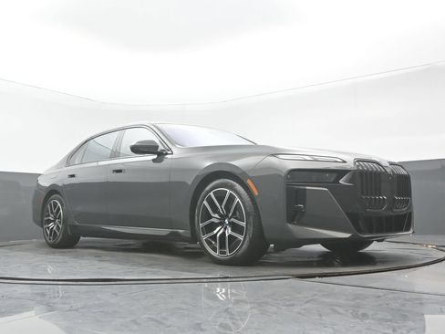 Used 2023 BMW i7 xDrive60 AWD/4WD image 29