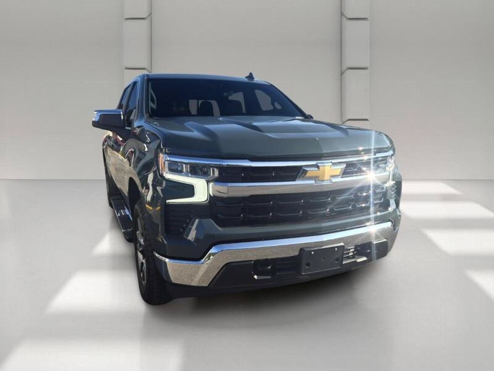Used 2025 Chevrolet Silverado 1500 LT w/ Z71 Off-Road Package AWD/4WD image 3
