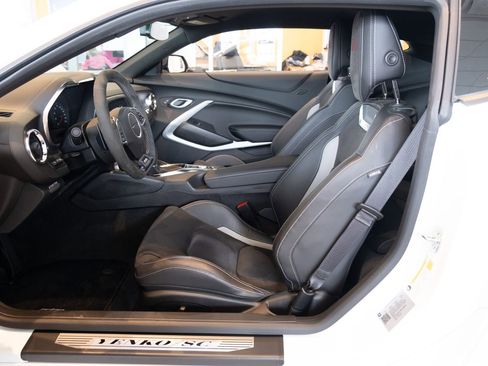 Used 2021 Chevrolet Camaro SS RWD image 7