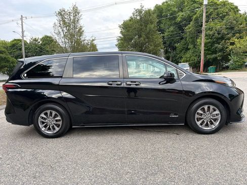 Used 2021 Toyota Sienna XLE AWD/4WD image 8